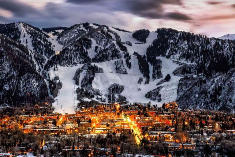 Planning the Perfect Holiday-Themed Road Trip