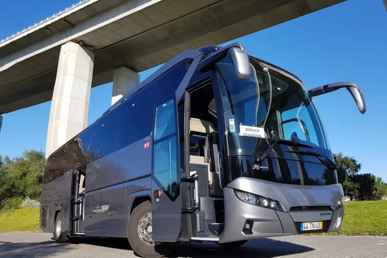 Top 8 Reasons for Renting a Bus for Your Next Trip
