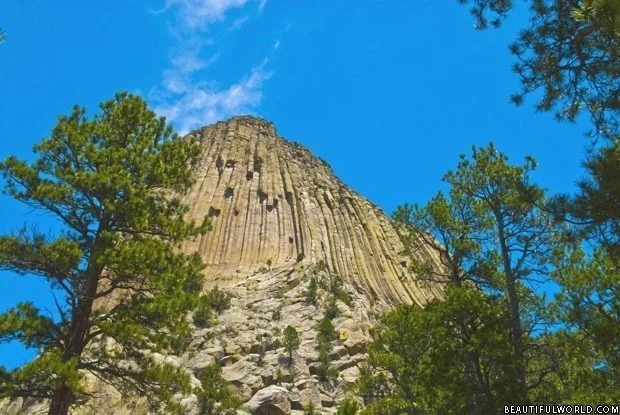 closeup-of-devils-tower