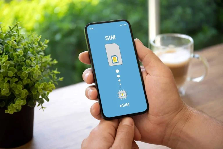 Global Connectivity: Benefits and Challenges of eSIM Technology for International Travel