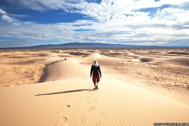 gobi-desert-hike