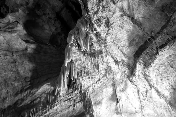 jeita-grotto-black-and-white