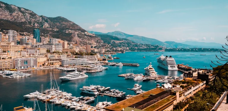 Hacking Luxury Travels for Students: Budget Vacation in an Expensive Location
