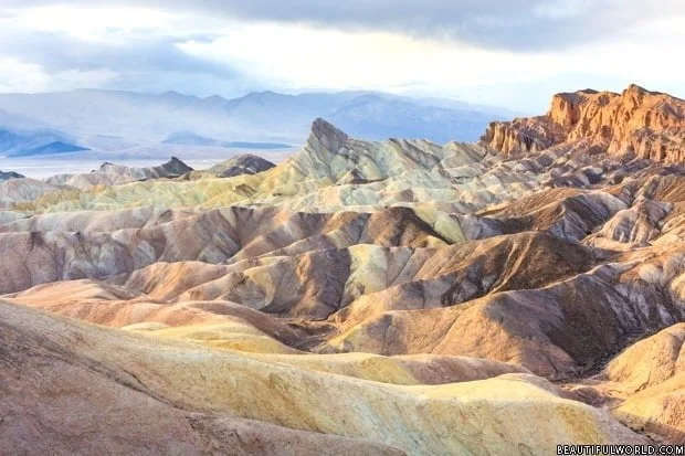 zabriskie-point-death-valley-california